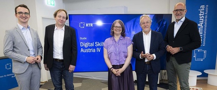 Gruppenbild mit Timo Steyer (Moderation, RTR), Dimitri Prandner (Uni Linz), Manuela Grünangerl und Thomas Steinmaurer (Uni Salzburg), Wolfgang Struber (GF, RTR Medien)