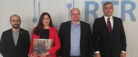 von links: die armenischen Abgeordneten der Nationalversammlung Hovhannisyan und Grigoryan, dann der KommAustria-Vorsitzende Ogris und der armenische Botschafter zu Wien Papikyan