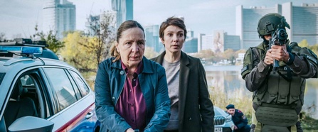 Im Bild: Susi Stach (Irene Radek), Julia Koschitz (Karla Eckardt).