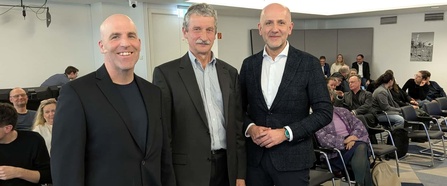 Gruppenbild. Von links Mag. Dr. Felix KRAMER, Univ.-Prof. Dr. Josef Trappel, Mag. Wolfgang Struber