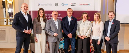 Gruppenbild. Von links Wolfgang Struber (RTR), Maria Pernegger (MediaAffairs), Hans Niessl (Sport Austria), Martin Škopek (Ö. Lotterien), Regina Wohlgenannt und Anja Schmidt (exploristas), Georg Wawer (win2day)