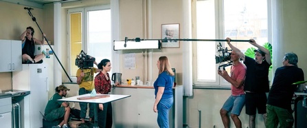 Mariam Hage, Susi Stach und das Team bei den Dreharbeiten.