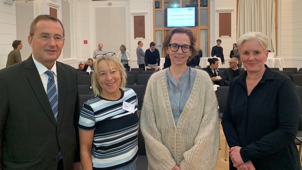 REM-Forum 2025 Podium drei mit Dr. Gerhard Pürstl (Polizeipräsident Wien), Univ.Prof. Dr. Ingeborg Zerbes (Uni Wien), Univ.Prof. Dr. Dragana Damjanovic (Uni Wien, REM), RA Dr. Maria Windhager