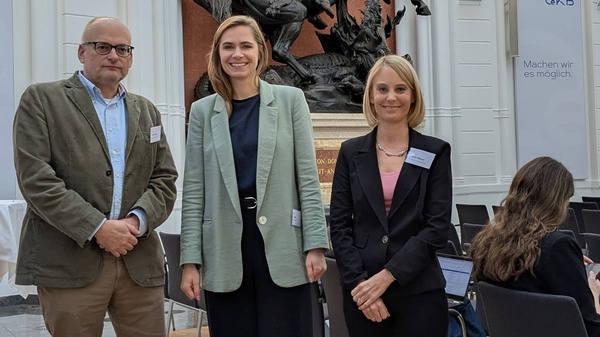 REM-Forum 2025 Podium vier mit Univ.Prof. Dr. Michael Holoubek (WU Wien), Julia Haas (OSZE Wien), Univ. Prof. Dr. Susanne Auer-Mayer, WU Wien