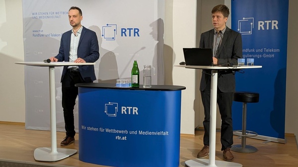 Robert Kiraly, BA. BA., und DI Thomas Schreiber, LL.M., präsentierten zentrale Ergebnisse der Untersuchung.