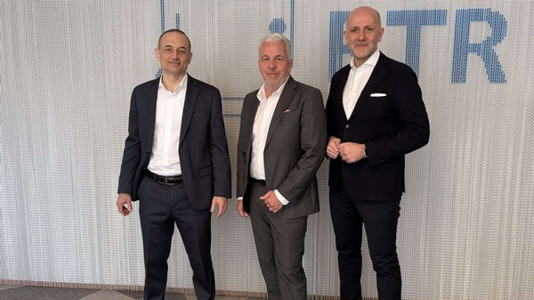 Mag. Wolfgang Struber mit den Goldmedia-Geschäftsführern (v.l.) Dr. André Wiegand und Prof. Dr. Klaus Goldhammer