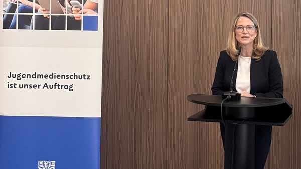 Dr.in Martina Hohensinn am Rednerpult