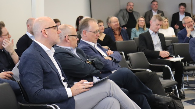 Im Vordergrund von links: Wolfgang Struber, Geschäftsführer RTR Medien, Michael Holoubek, WU Wien, Hans Peter Lehofer, VwGH