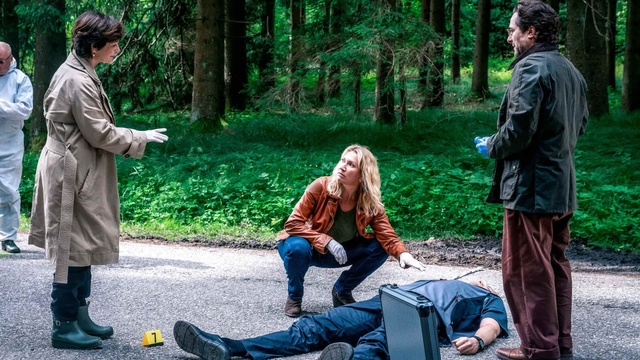 Im Bild: Katharina Stemberger (Joe Haizinger), Angelika Niedetzky (Biggi Obergschwendter), Alexander Pschill (Richie Vitek).