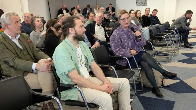 Publikum im Saal der RTR bei Präsentation der NKR-Studie