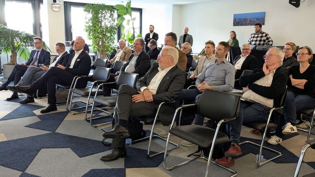 Teilnehmer:innen einer Fachveranstaltung in den Räumlichkeiten der RTR während eines Vortrags.