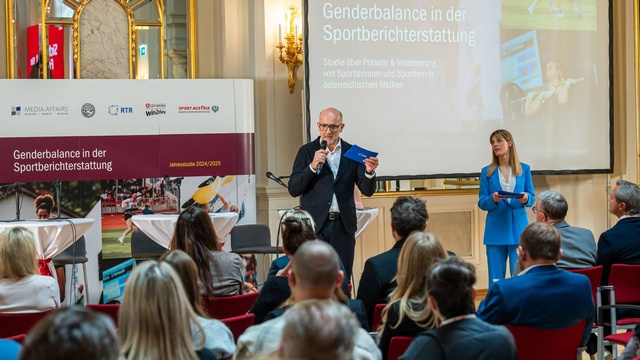 Wolfgang Struber, Geschäftsführer RTR Medien, vor Publikum im Haus des Sports