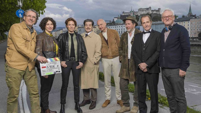 Im Bild zu sehen: Kameramann Kai Longolius, Fanny Krausz, Patricia Aulitzky, Erwin Steinhauer, Michael Schönborn, Michael Fitz, Helmut Bohatsch und Regisseur Erhard Riedlsperger.