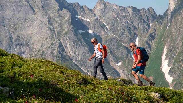 Peter Habeler und Hermann Maier wandern über den Filzenboden