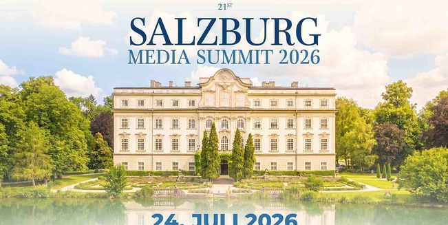 Einladung mit Veranstaltungsinfos unter und über dem Schloss Leopoldskron zu sehen