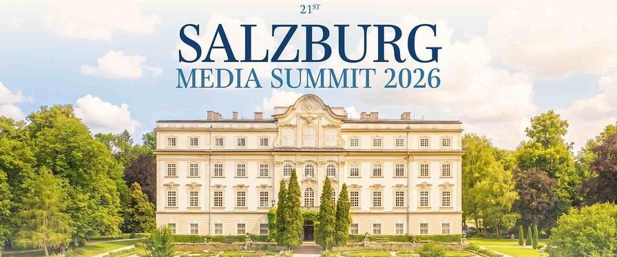 Einladung mit Veranstaltungsinfos unter und über dem Schloss Leopoldskron zu sehen