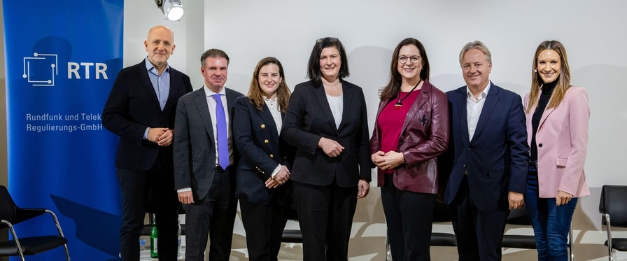 v.l.n.r.: Wolfgang Struber (RTR-GmbH), Gerald Grünberger (VÖZ), Jeanette Gorzala (KI-Beirat), Verena Krawarik (APA), Corinna Drumm (VÖP), Harald Kräuter (ORF), Barbara Fleißner (Moderation)