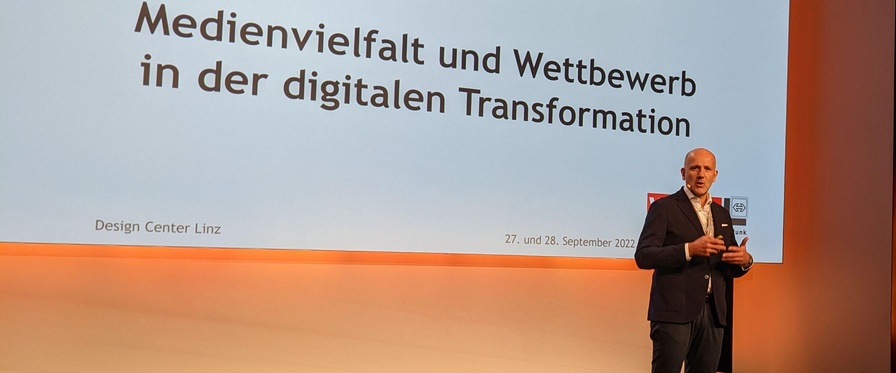 Wolfgang Struber hält einen Vortrag bei den Cable Days 2022