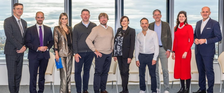 Moderatorin, Referentinnen und Podiumsgäste der Veranstaltung sowie die RTR-Geschäftsführer