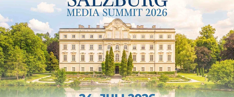 Einladung mit Veranstaltungsinfos unter und über dem Schloss Leopoldskron zu sehen