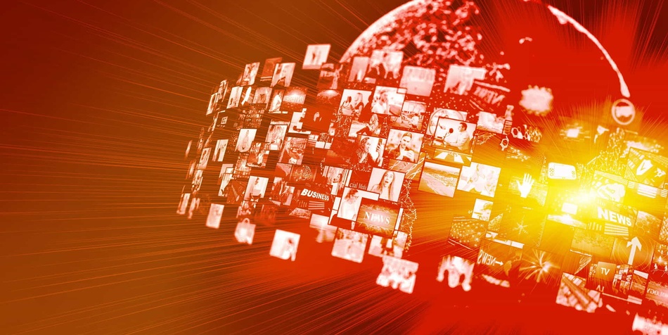 Themenbild Medienkompetenz Weltkugel mit vielen Videobildschirmen